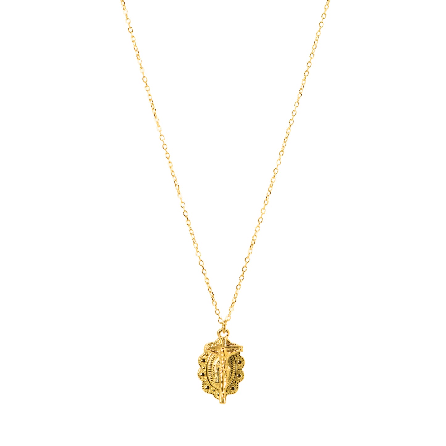 Collar con medalla religiosa y cruz plateada, joya espiritual y protectora – Oasis Blanco