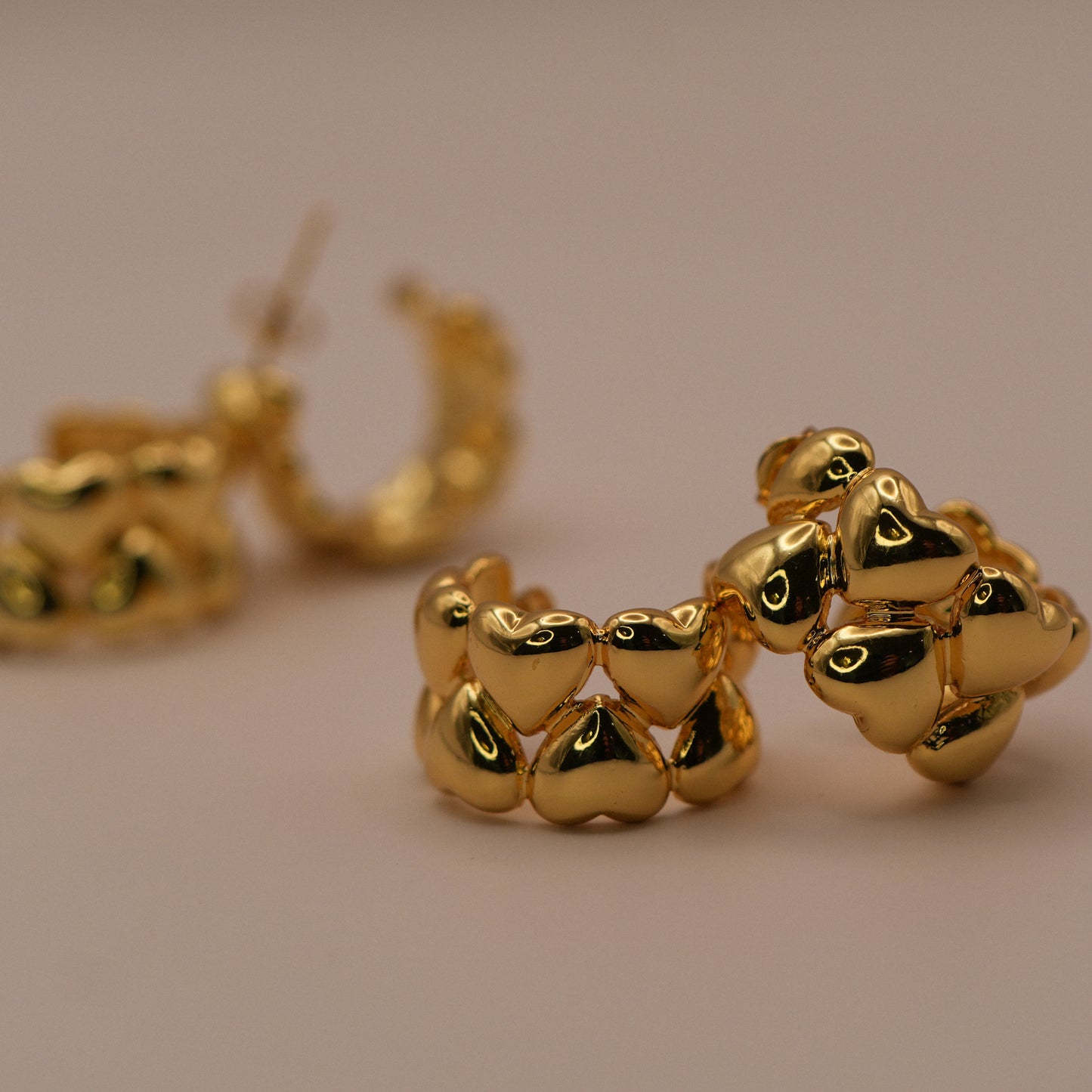 Cuatro aros Cora Cora desenfocados - Oasis Blanco