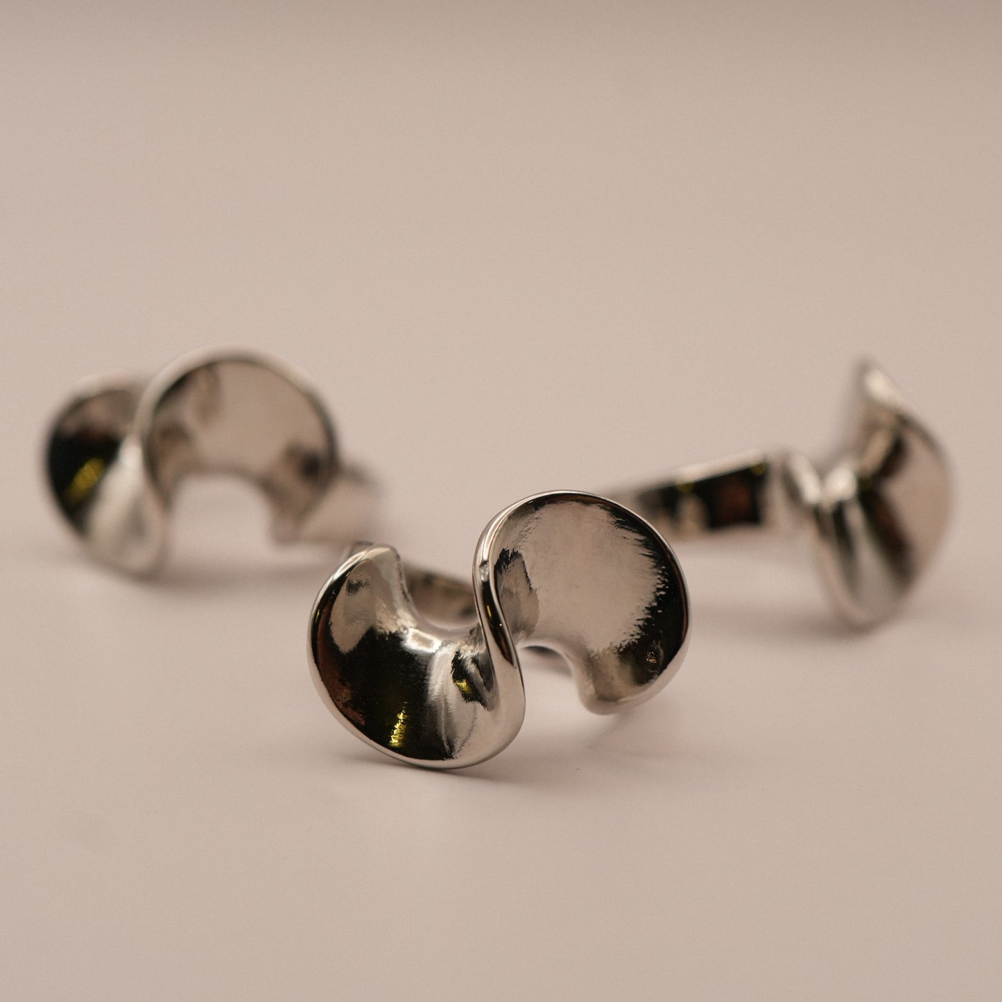 Tres anillos Shadi plateados - Oasis Blanco