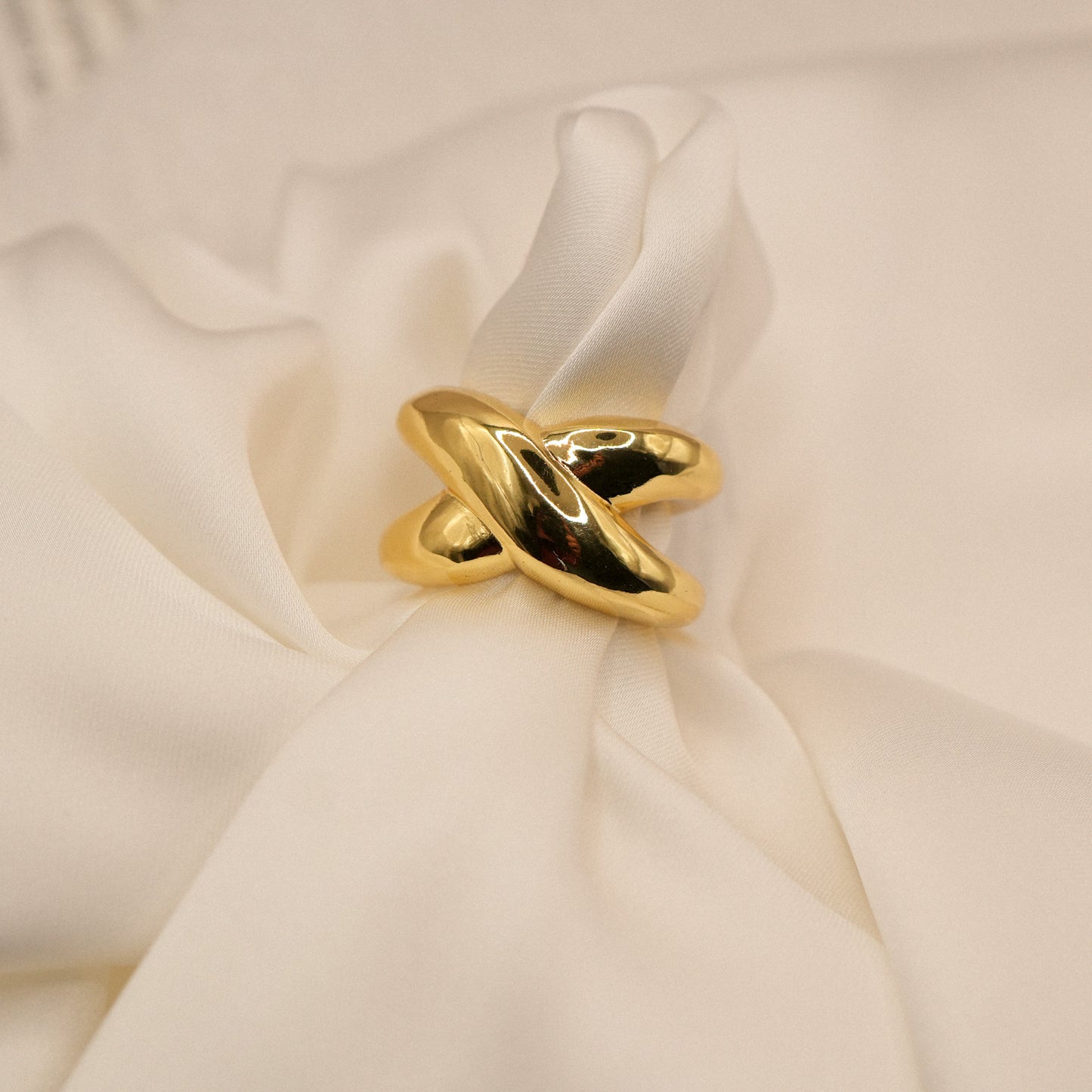 Anillo Sharit de perfil - Oasis Blanco