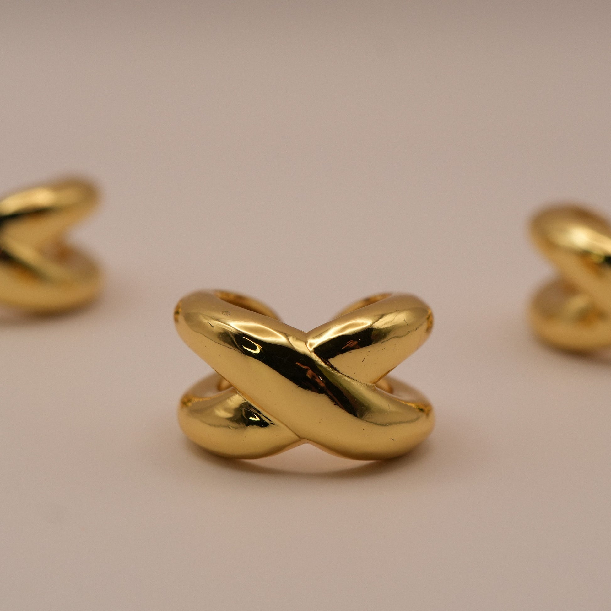Tres Anillos Sharit dorados - Oasis Blanco