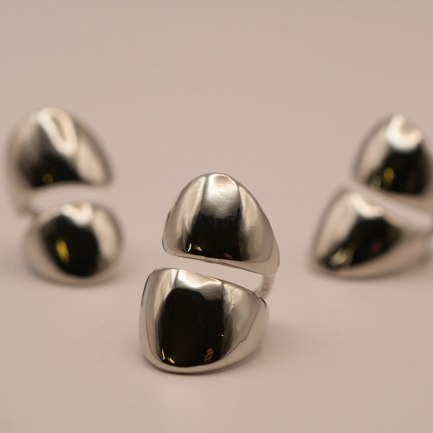Tres Ear Cuffs Layla plateados - Oasis Blanco