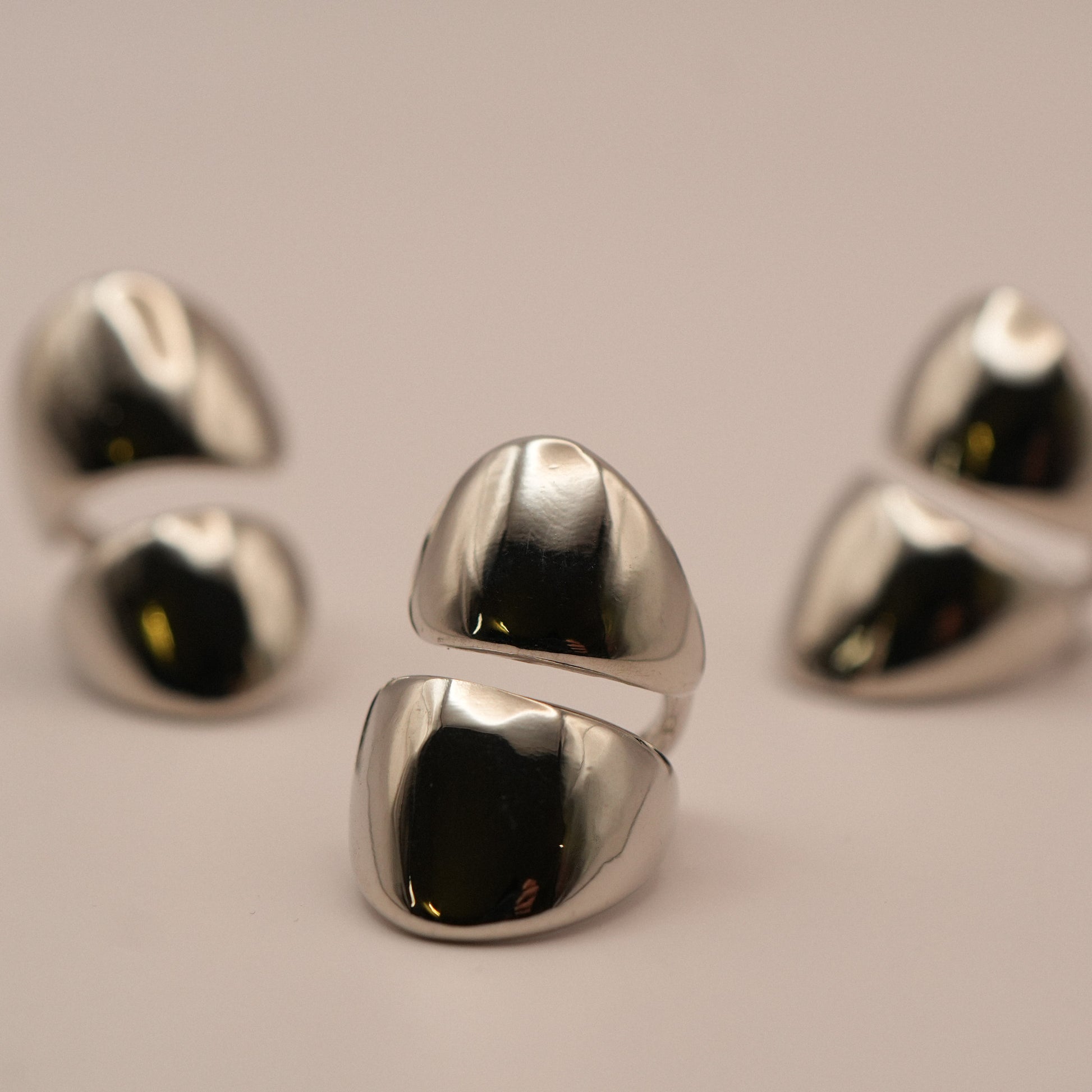 Tres Ear Cuffs Layla plateados - Oasis Blanco